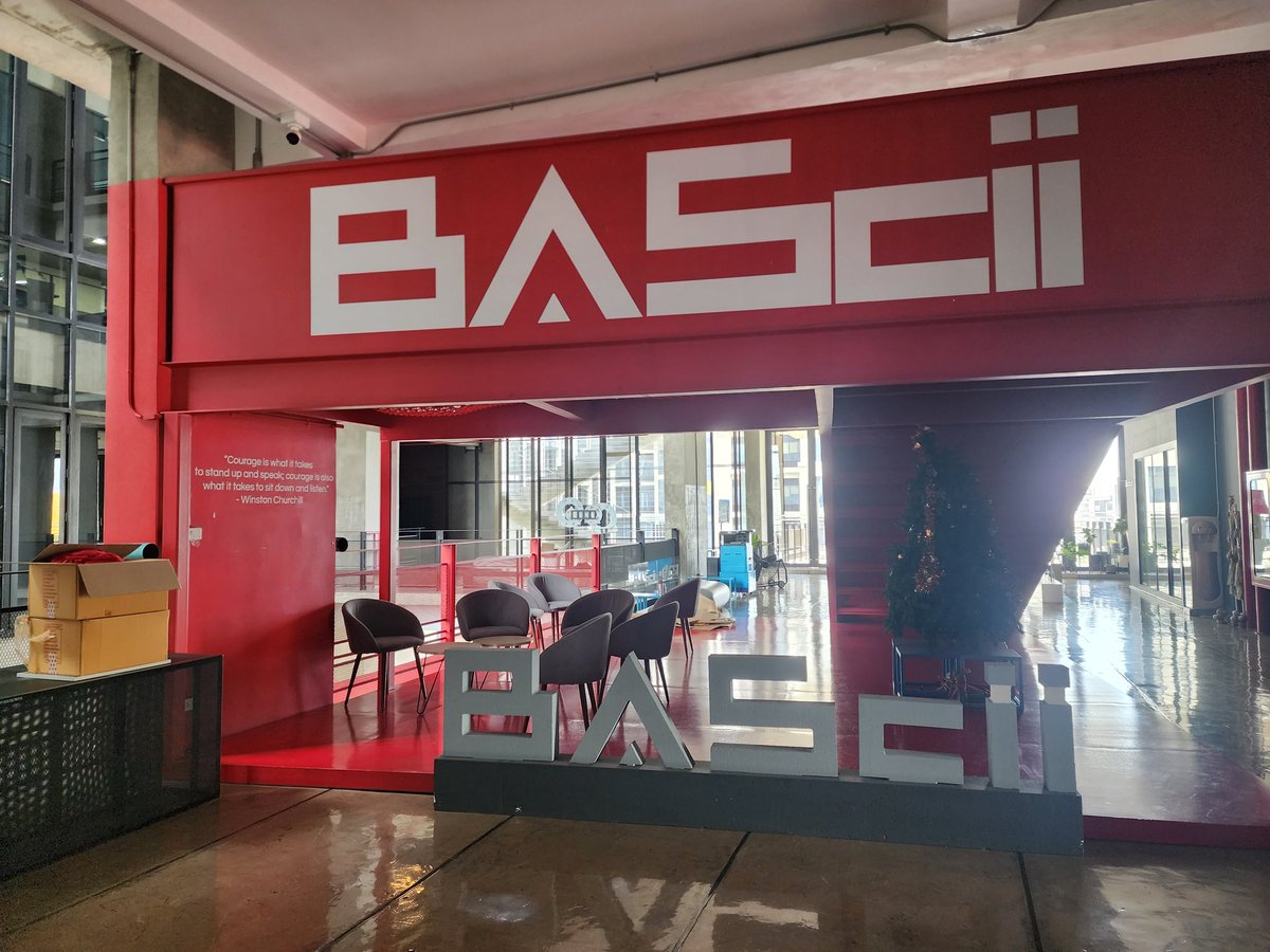 Kia_TRTK's tweet photo. I also got to visit the new CU college that my friend is currently running, Bachelor of Arts and Science in Integrated Innovation (BAScii internation program) . Hopefully we we'll have a chance for some collaboration in the future too. 😉 https://t.co/nH7PD5Fig4