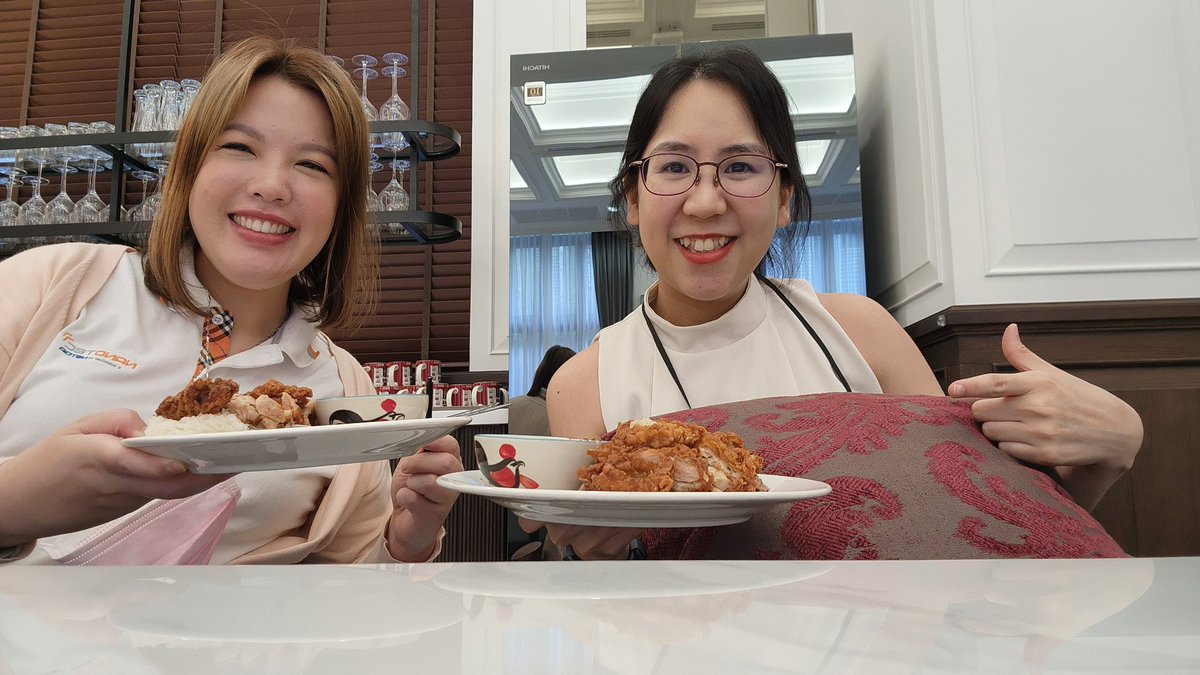 Kia_TRTK's tweet photo. Glad to meet my fellow Nano-Engineering alumni today (and to eat my fav food from my faculty). 😊

It was good to have the opportunity to give a 3-hour talk in Intro to Nanotechnology class for the current freshmen. Hopefully they will have some overview on current Nano research. https://t.co/YpaZnSe3aZ