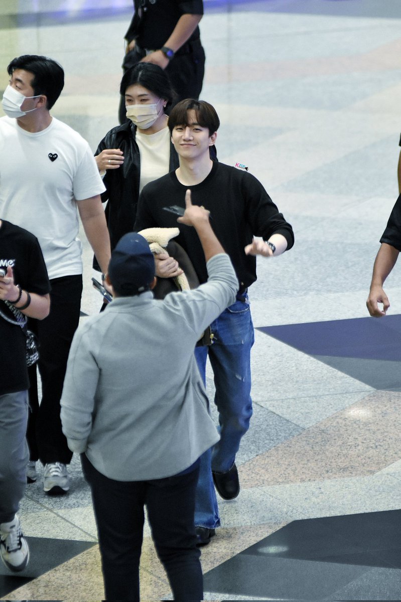 MyKpopHuntress's tweet photo. 👋🏻👋🏻👋🏻👋🏻

#JUNHO_THE_MOMENT_2023 #LEEJUNHOinKL #LEEJUNHOinMY @imemalaysia #LEEJUNHO #이준호 https://t.co/CVwg69M7aA