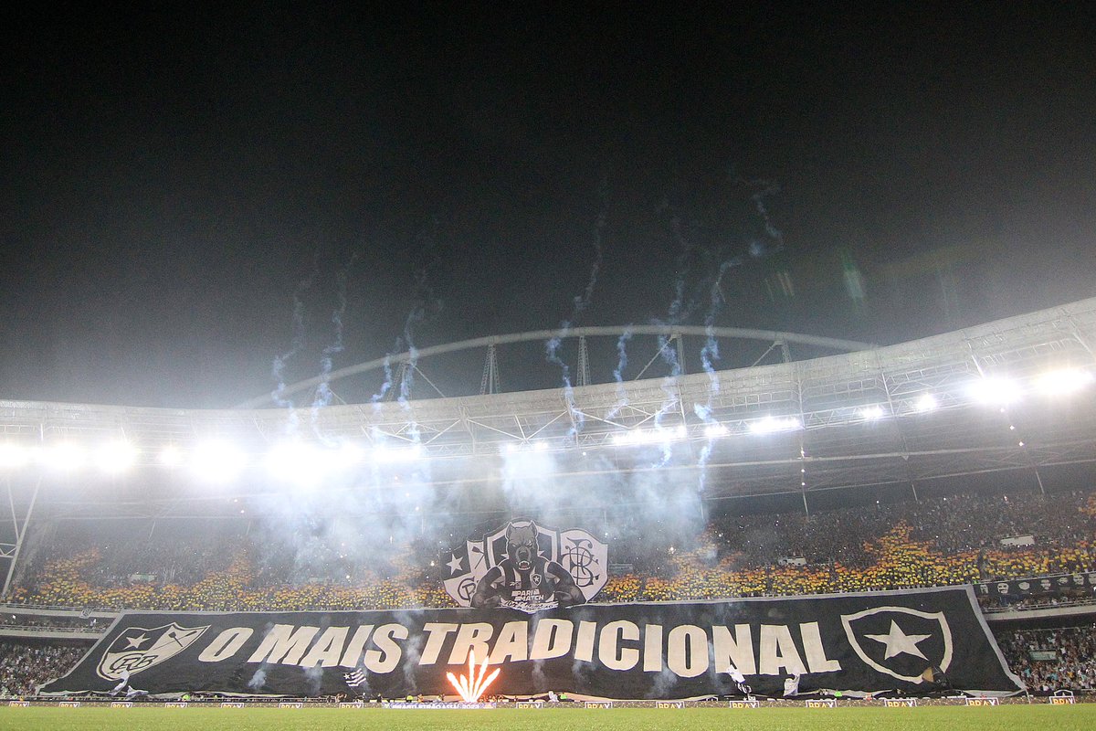 futebol_info's tweet image. Presidente da Fúria Jovem, principal torcida organizada do Botafogo, ganha sorteio do clube para ir ao show da cantora Taylor Swift.

O presidente da TO participou de uma ação do Alvinegro que brindou sócios-torcedores.

Ele havia sido preso em flagrante em setembro por tráfico…
