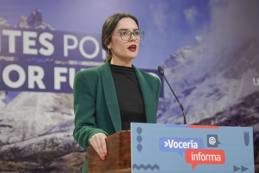 latercera's tweet photo. Ministra Vallejo responde ofensiva de RN y apunta a gobierno anterior: “No fueron capaces de expulsar a las personas que había que expulsar”  https://t.co/NScozLmPtD https://t.co/mzn4db54Nh
