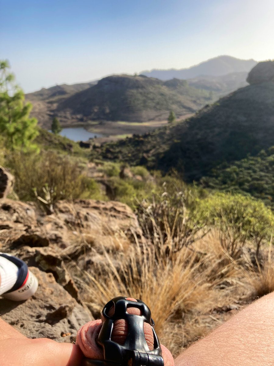 LockedSub7's tweet photo. Some #locked #dick with a beautiful view 😈😘
Had some #exhib fun in #Canarias

@GayChastityRTs @cagedlegion @TeamLockedMen @public_exhib @ExhibitionistsK #lockedboi https://t.co/w1Ctdr8Owo