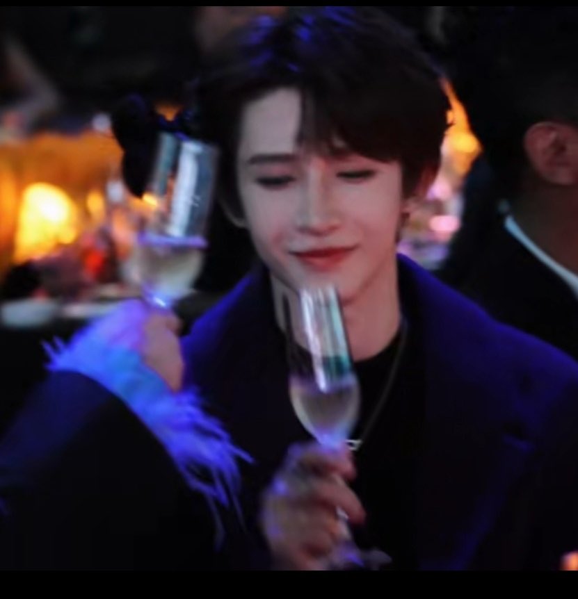 chanh_vai's tweet photo. Xin mạnh mẽ confirm là tôi chỉ iu có mình anh zai nhìn mún chơm chơm chụt chụt này thui ạ 🐒 iu chếc đi đượcccc https://t.co/IP4WLDy2t3