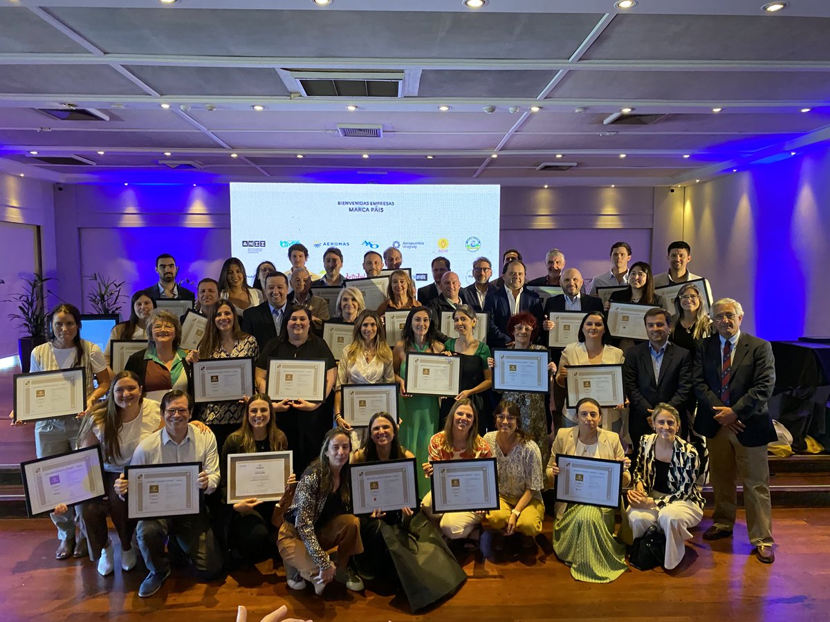 MarcaUruguay's tweet photo. Ana Varsi de @lsqaok detalla los fundamentos claves del proceso de licenciamiento para empresas uruguayas con certificación LSQA. https://t.co/8eIvA2Bqps