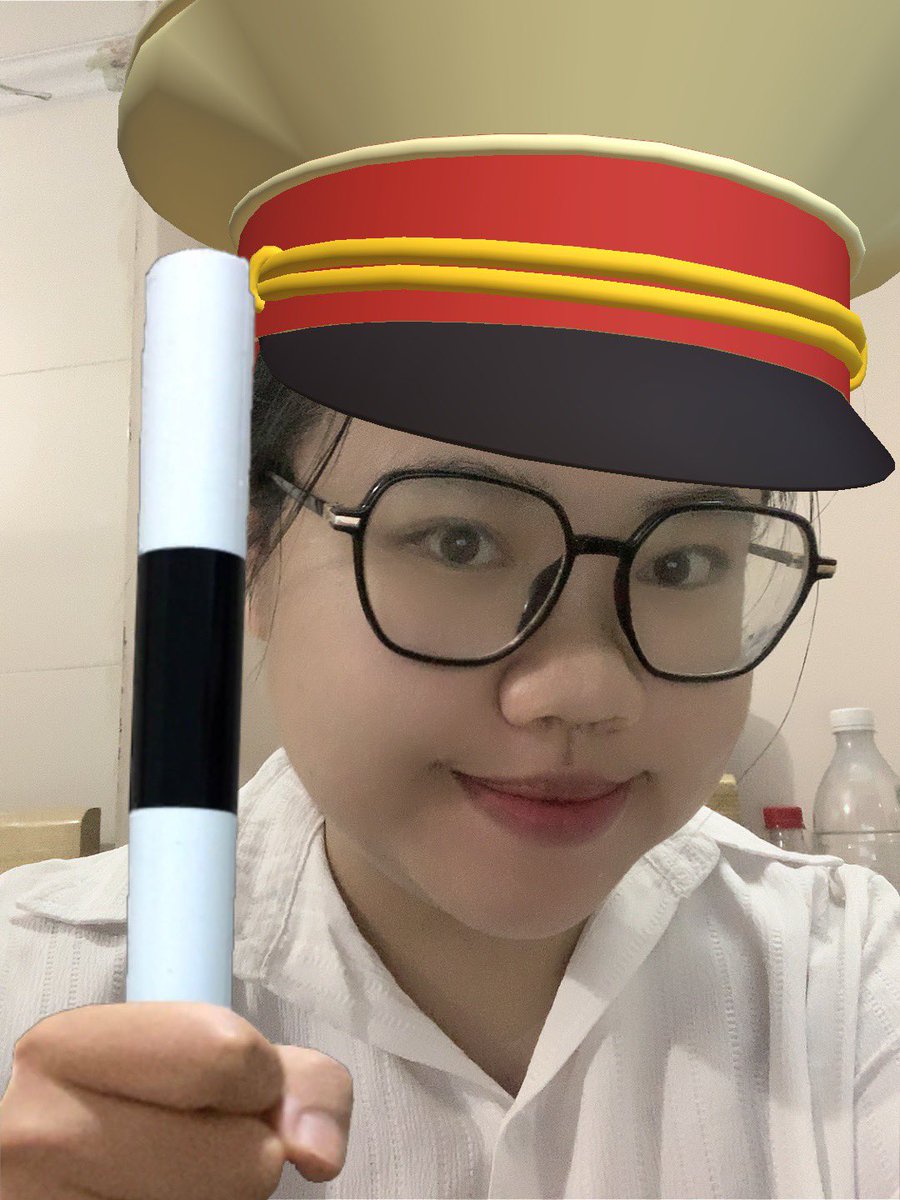 chanh_vai's tweet photo. Hs của tôi: cô ơi cái nhóm mà cô thích cô để hình nền là nhóm nào thế ạ :)) 
Tôi: nhóm nào?? Cô làm gì có thích nhóm nào, cô thích có 1 người thôi
Sự nhầm lẫn này có là vì chúng nó nhìn hình nền đt xong auto nói là cô thích BiTi… à :))) muốn gõ bong bong vào đầu ghê https://t.co/u3nPZtPHRj