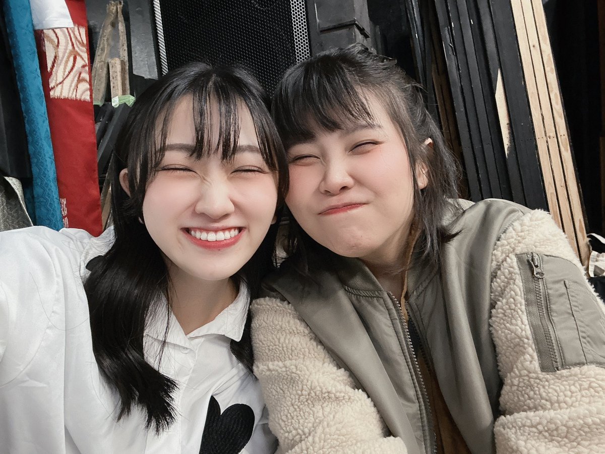 kareeeen_345's tweet photo. #花火とマイハウス
「ふるあの」ぶりでお久しぶりの共演になるまいさん☺️
稽古場ではいつもお隣同士が定位置になりつつあります。
頼れる優しいお姉さんです。今回もたくさん助けて頂いております！
ご予約まだまだお待ちしてますよ〜🥰 https://t.co/3fpBPq7lhR