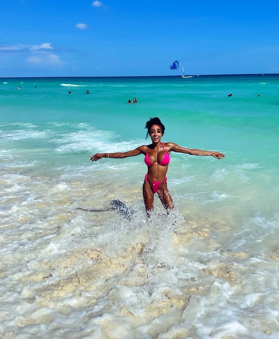 More #IslandBabe 👙shots!! #WinterSun keeping me topped up until my next adventure! #Sunkissed 🇲🇽☀️🏝️🩷<a href="/tag/islandbabe"class="tags">#IslandBabe</a><a href="/tag/wintersun"class="tags">#WinterSun</a><a href="/tag/sunkissed"class="tags"><span>#sunkissed</span></a><a href="/tag/oct2023"class="tags"><span>#oct2023</span></a>