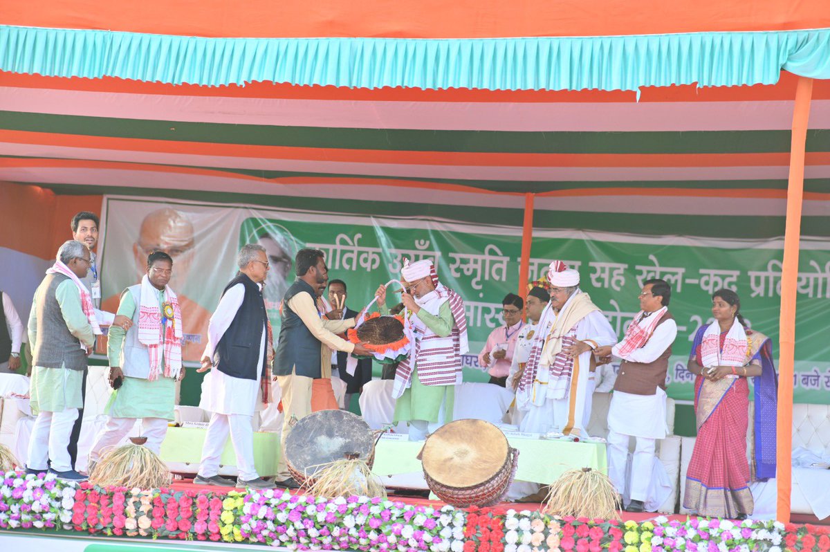 vivek_kmr_singh's tweet image. प्रत्येक वर्ष होने वाले स्वर्गीय कार्तिक उराँव जतरा सांस्कृतिक कार्यक्रम सह खेलकूद प्रतियोगिता में मुख्य अतिथि के रूप में माननीय राज्यपाल श्री सी पी राधाकृष्णन जी  का आगमन हुआ। माननीय @jhar_governor महोदय का बहुत बहुत धन्यवाद। साथ ही पद्मश्री डॉ अशोक भगत जी का धन्यवाद।