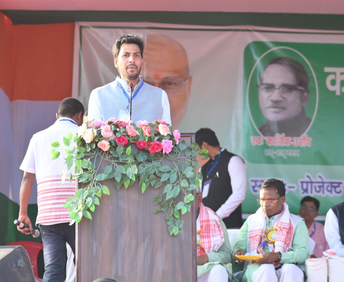 vivek_kmr_singh's tweet image. प्रत्येक वर्ष होने वाले स्वर्गीय कार्तिक उराँव जतरा सांस्कृतिक कार्यक्रम सह खेलकूद प्रतियोगिता में मुख्य अतिथि के रूप में माननीय राज्यपाल श्री सी पी राधाकृष्णन जी  का आगमन हुआ। माननीय @jhar_governor महोदय का बहुत बहुत धन्यवाद। साथ ही पद्मश्री डॉ अशोक भगत जी का धन्यवाद।