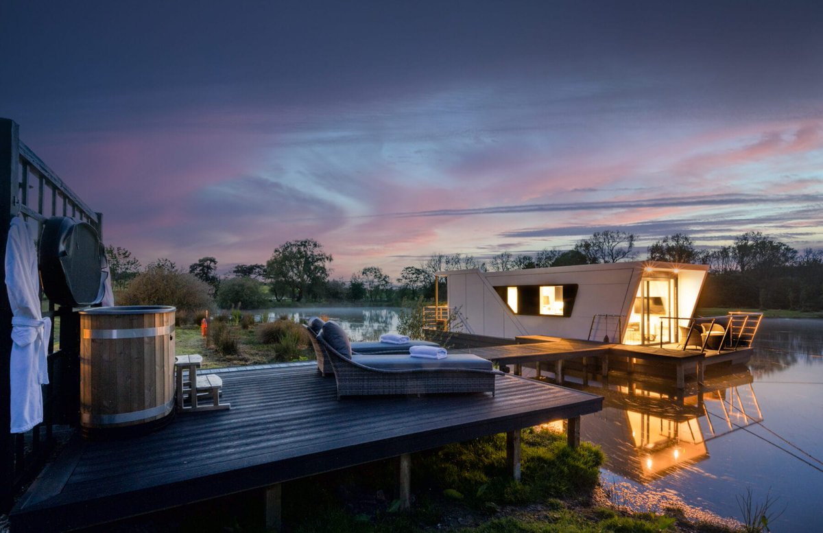 Being used as a honeymoon suite and as a holiday let, this M350 has been beautifully furnished. bateswharf.co.uk/news/bluefield… #wedding #yorkshire #love #floatinghome #escape #luxury #retreat #romantic #water #champagne #lifestyle