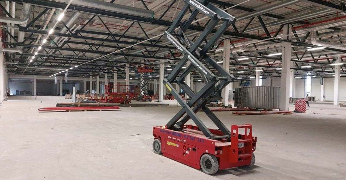 Unser neues #Marquardt Werk für #EMobilität nimmt weiter Form an: Die Außenhülle des Gebäudes am #ErfurterKreuz in #Thüringen ist mittlerweile geschlossen, der technische Innenausbau weit fortgeschritten. Die #Produktion startet bereits Mitte 2024. eu1.hubs.ly/H06gtfv0