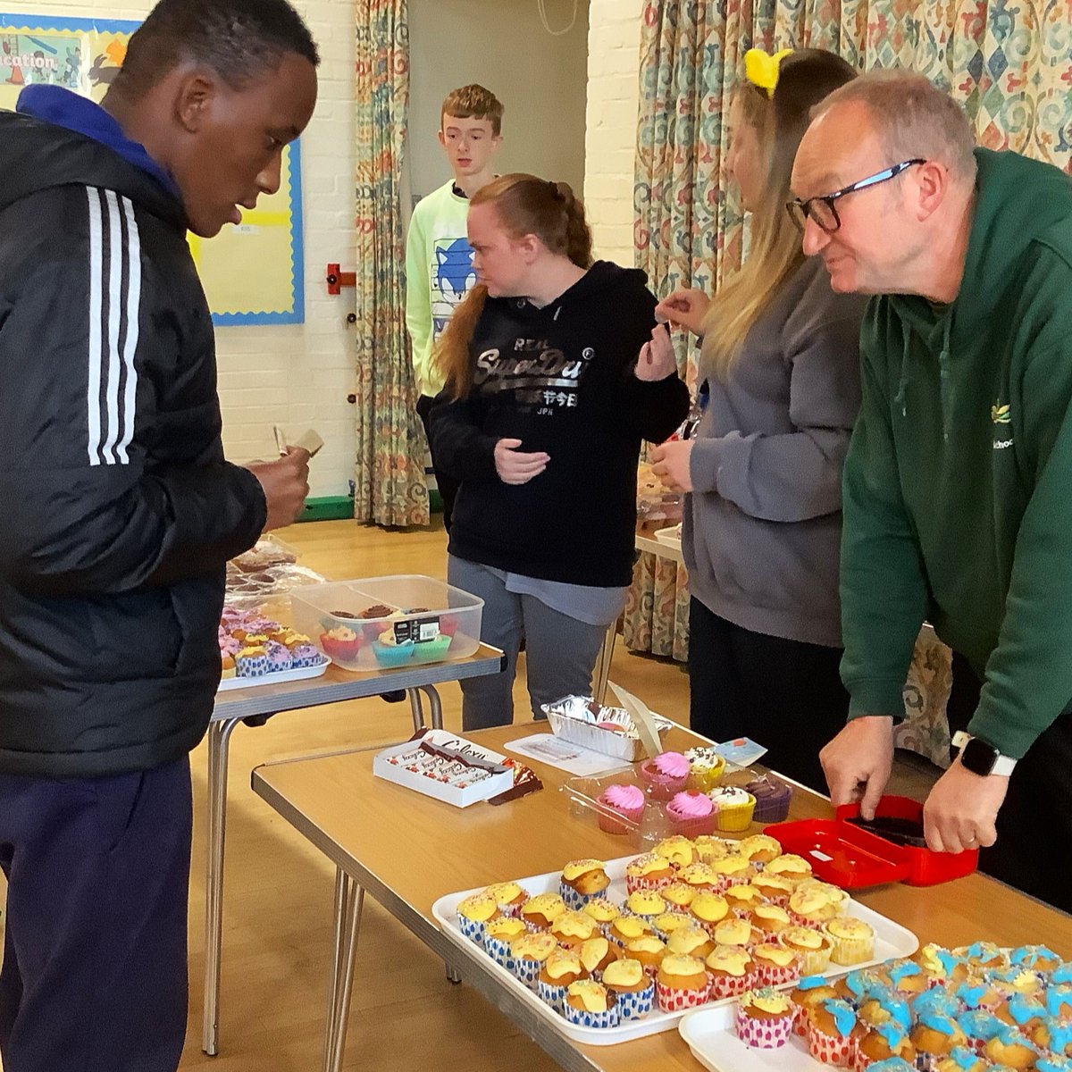 WeatherfieldSch's tweet photo. We've had a great day raising money and awareness for @BBCCiN 🟡
Staff and students have enjoyed a non-uniform day, with yummy cakes and fun lunchtime activities.
Find out more about this incredible charity here ➡️ https://t.co/wKNaW5gOrH
#ChildrenInNeed #pudsey #CIN2023 https://t.co/jMnYXnYZko