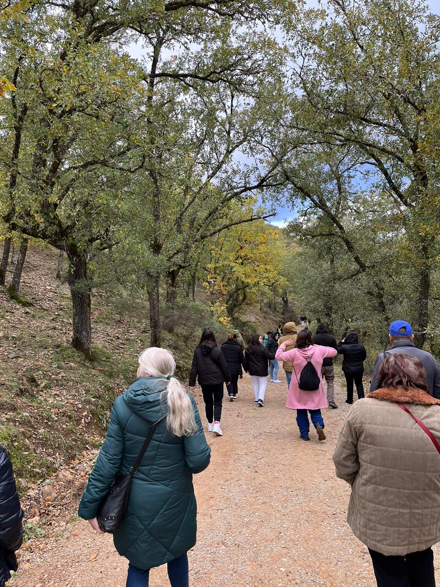 Accem_ong's tweet photo. Un grupo de 32 participantes de la Fase de Acogida de #Guadalajara y #AzuquecaDeHenares realizaron una visita a Retiendas. Realizaron una ruta por el campo hasta llegar a las ruinas del Monasterio de Santa María Bonaval y sus alrededores.
#FondosEuropeos #FondoFAMI https://t.co/rr3tKSeJ5M