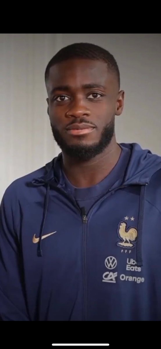 Simon52787803's tweet photo. Dembele : Il faut toujours écouter son père et sa mère 👫

Upamecano: Et ses parents aussi ! https://t.co/SHtcjDcCqN