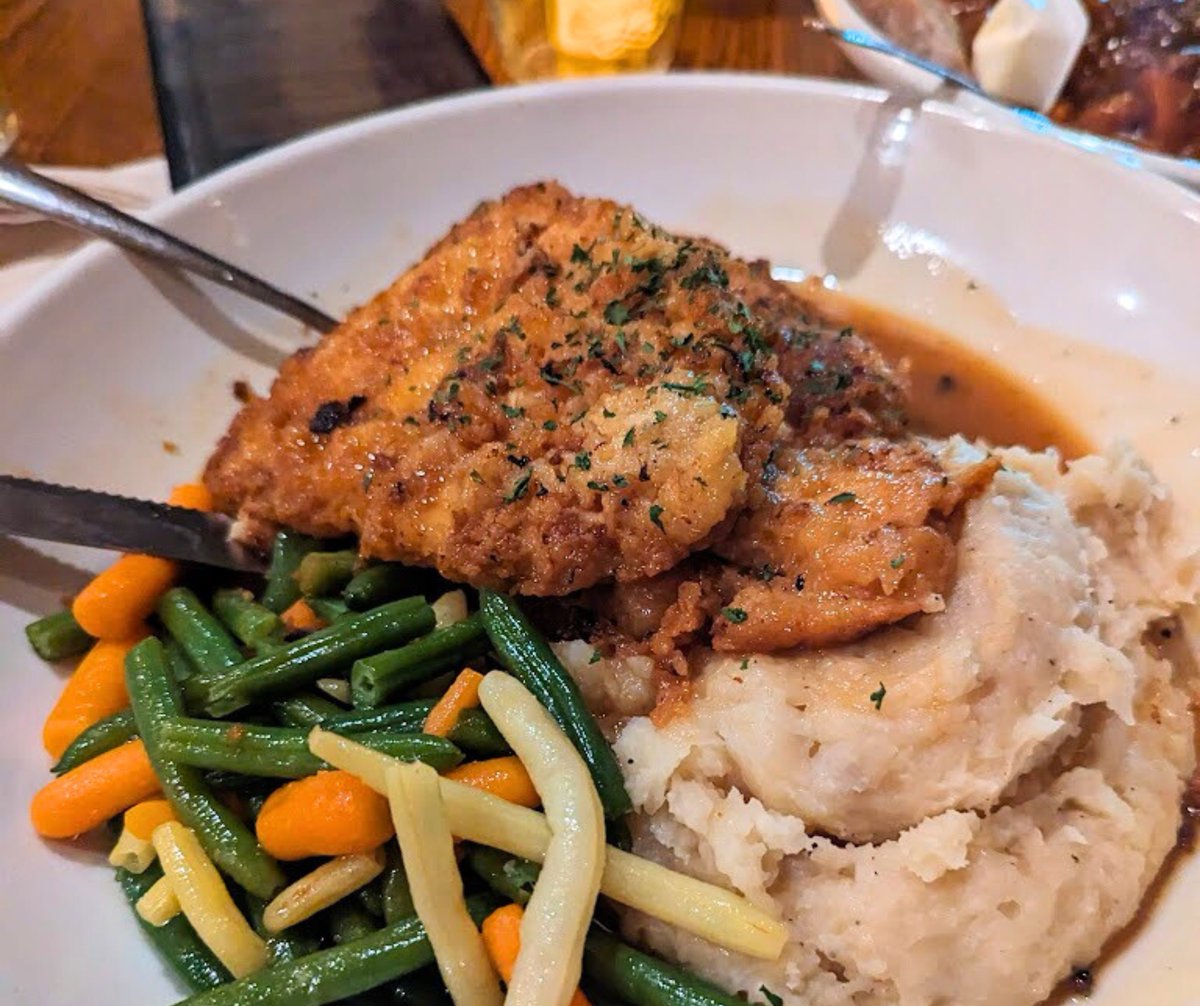 mulconrys's tweet photo. It's the #weekend! 🥳 Offering a warm, relaxing, and family-friendly atmosphere, tons of good food and drink and you won't have to clean up any mess!
#roceats #eatlocal #rocny https://t.co/h4Rcgj2KcP