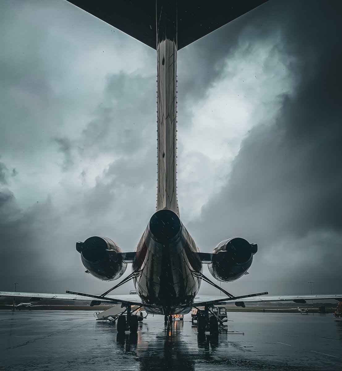 2Excel_Group's tweet photo. A dramatic edit of one of our 727s on a wet autumn day✈️🌧️ Let's hope the weekend ahead is a little brighter.
#aviation #boeing #b727 #dramatic #autumn #avgeek #2excel #2excelaviation #fridaymood https://t.co/Qh4ByE3irV