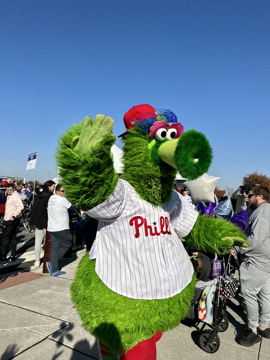 GrayHairLLC's tweet image. Last weekend, GrayHair's Create A Difference committee attended the Alzheimer's Association's Walk to End Alzheimer's in Philadelphia.
Our team fundraised a total of $3,000, helping contribute to the $1.2 million grand total raised as a result of the event. #walktoendalz