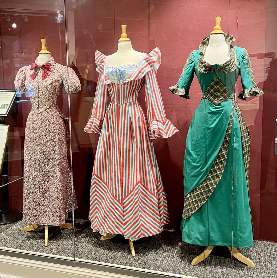 AvaMuseum's tweet photo. Costumier #JamesKelly recreated two of #AvaGardner's #ShowBoat (1951) costumes for our newest exhibit. Follow him on YouTube (James Kelly London) or Instagram (jameskellylondon) for a behind the scenes look on how he brought these reproductions to life!
https://t.co/VzNFiZsCNR https://t.co/JTtUlnhprI