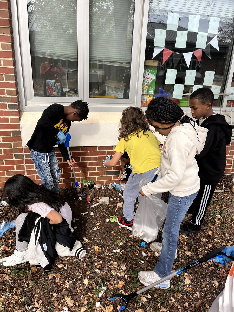 It’s a great day <a href="/MECME_School/">MillbrookElem</a> for a campus clean up!  Mrs Pearson’s class did an amazing job organizing this event to keep litter from the storm drains! <a href="/DCooperlynch/">Danielle</a>