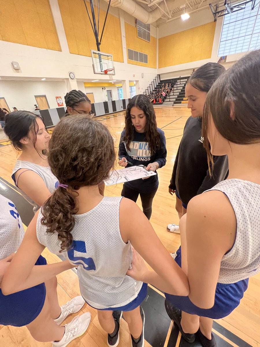 CoachArellano_'s tweet photo. Great TEAM wins for all three 8th grade teams last night. Best part was watching our A team players coach the GO team in their Blue vs. White scrimmage! ๐๐๐ฎ
#GarnerPride #Fearless @LadyYearling https://t.co/bhCO39mb0M