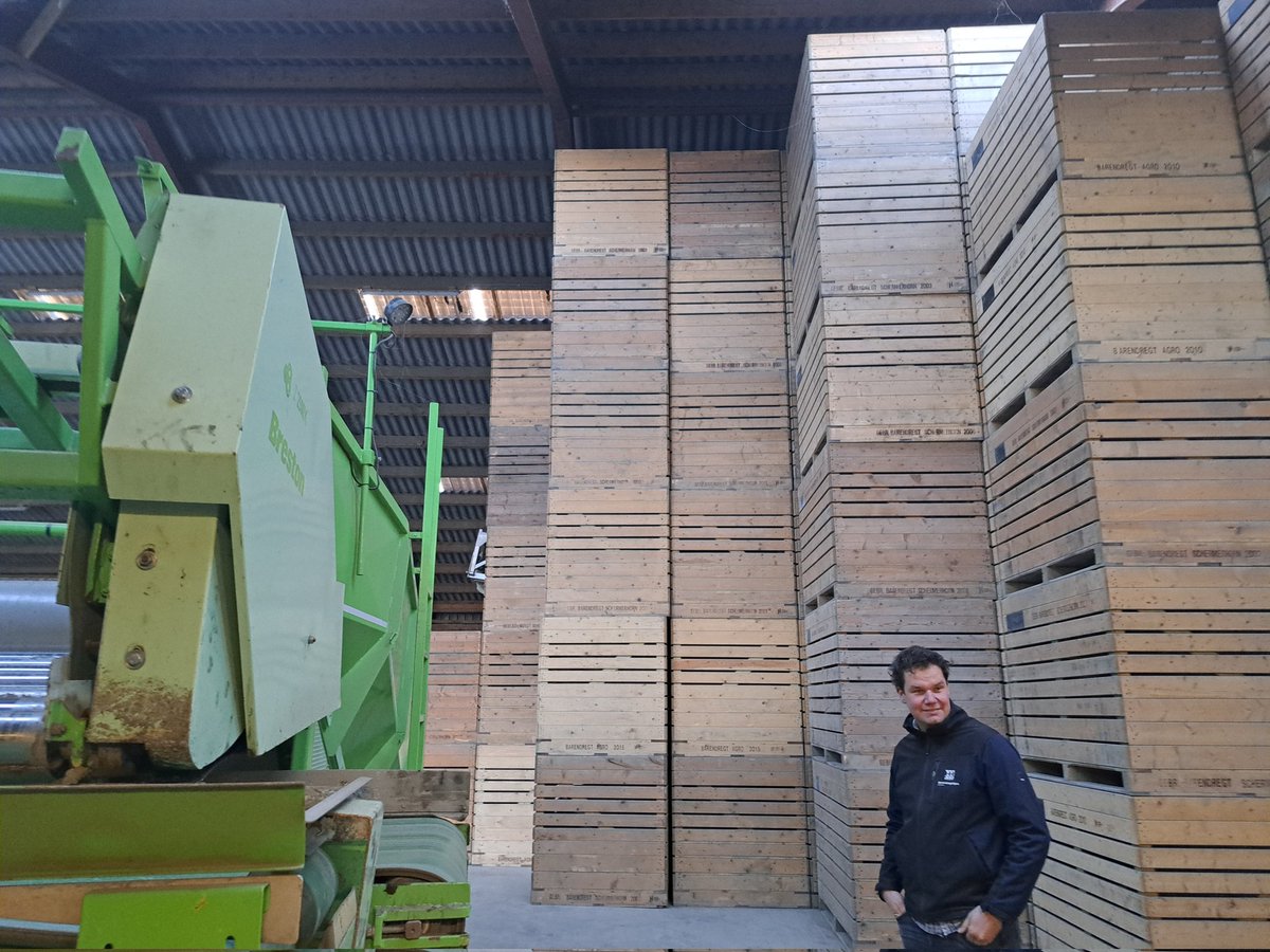 RobertteBeest's tweet image. Vanmiddag werkbezoek gebracht aan innovatief agrarisch bedrijf Barendregt Agro @johanbarendregt in Schermerhorn @gemeentealkmaar. Top ondernemer met boeiende gesprekken van aardappels tot artificial intelligence toepassingen in de sector #AgrarischeEconomie 
 #DagVanDeOndernemer