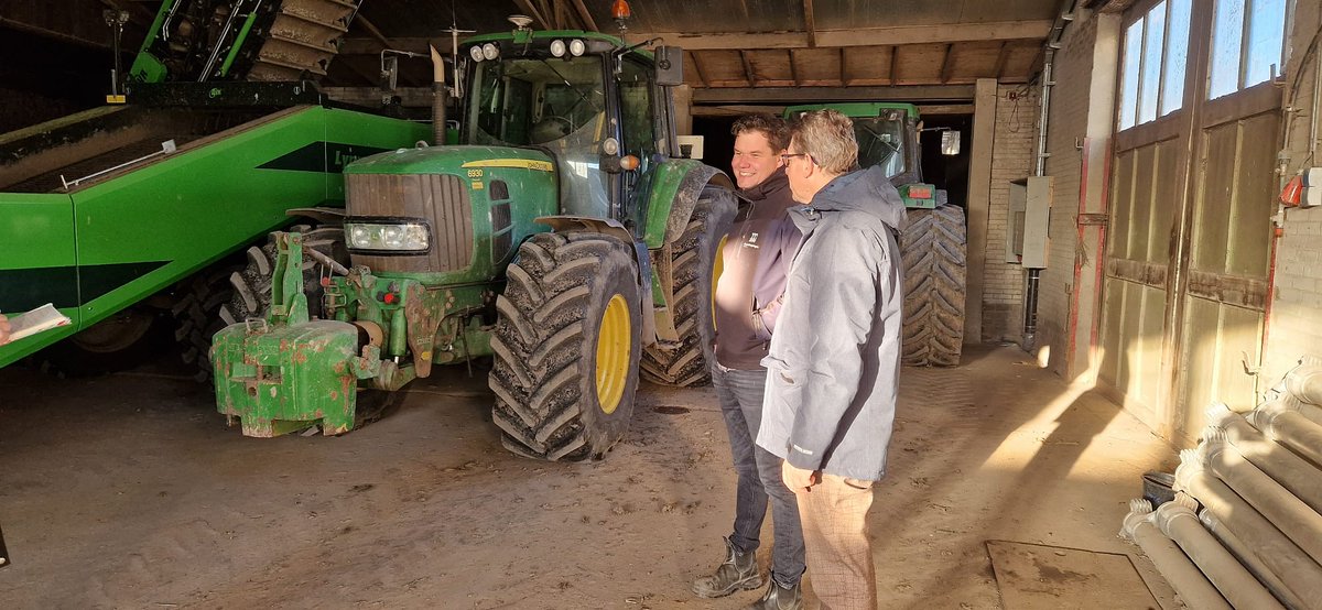 RobertteBeest's tweet image. Vanmiddag werkbezoek gebracht aan innovatief agrarisch bedrijf Barendregt Agro @johanbarendregt in Schermerhorn @gemeentealkmaar. Top ondernemer met boeiende gesprekken van aardappels tot artificial intelligence toepassingen in de sector #AgrarischeEconomie 
 #DagVanDeOndernemer