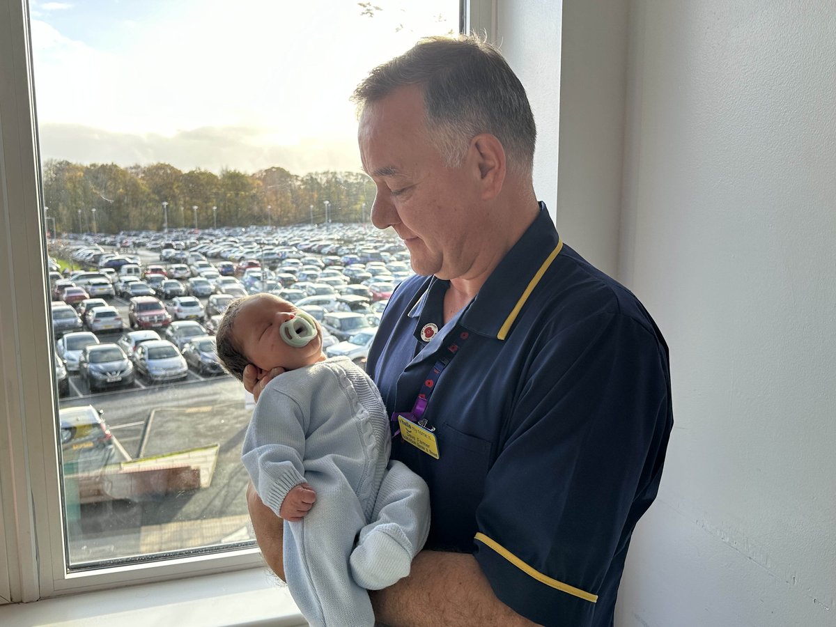 Ahead of International Men’s Day, we celebrate the journey and contributions of Dave Farmer, Head of Midwifery at the Trust! 🥳 With less than 200 male midwives in the UK, Dave stands as WUTH’s only male midwife. Read more about his story below 👇 wuth.nhs.uk/news/latest-ne…