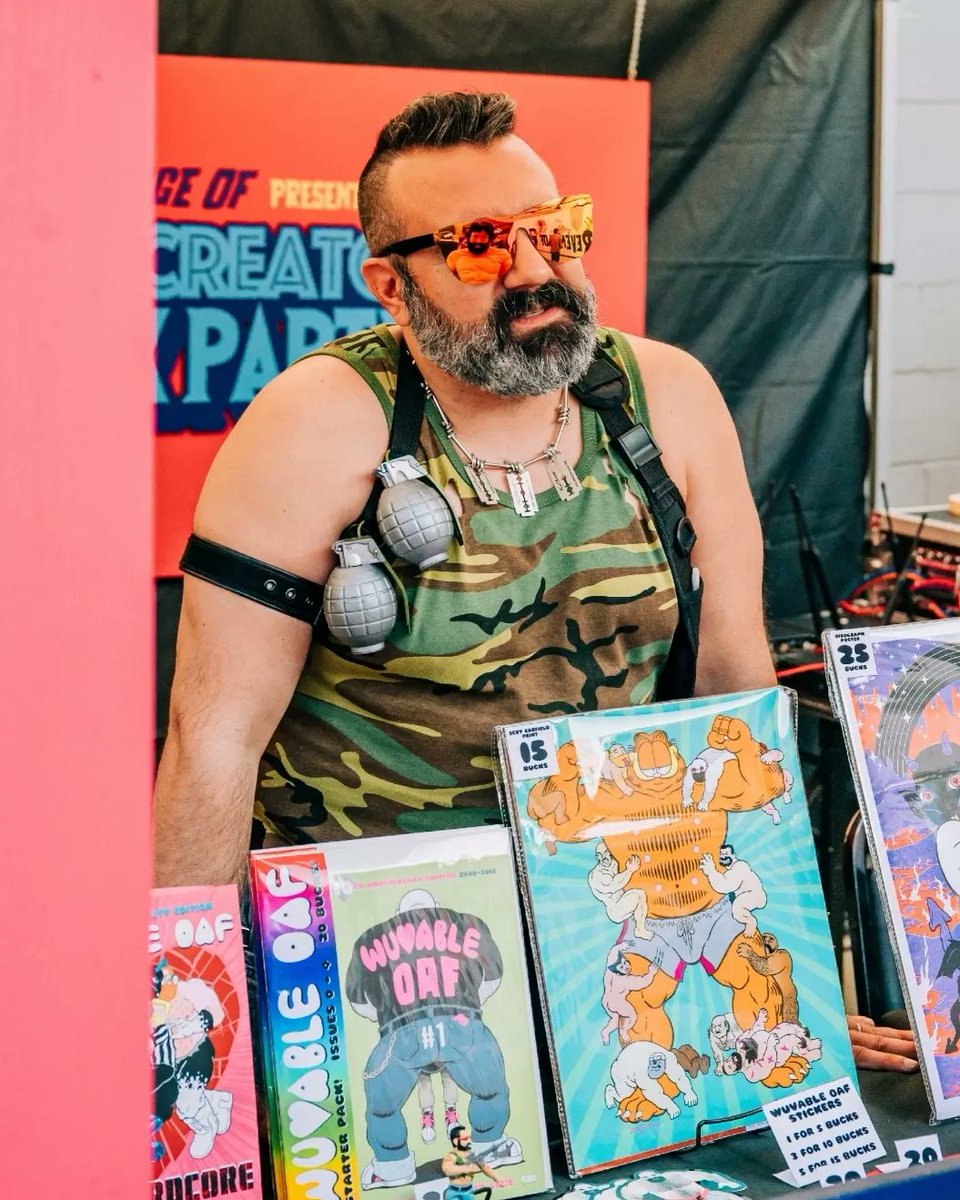 wuvableoaf's tweet photo. A candid shot by @ChandraWicke from the @RevengeOfComics Creator Block Party last month! And yes, that's @SBF_Comic reflected in my lens! https://t.co/nIsUck1N8C