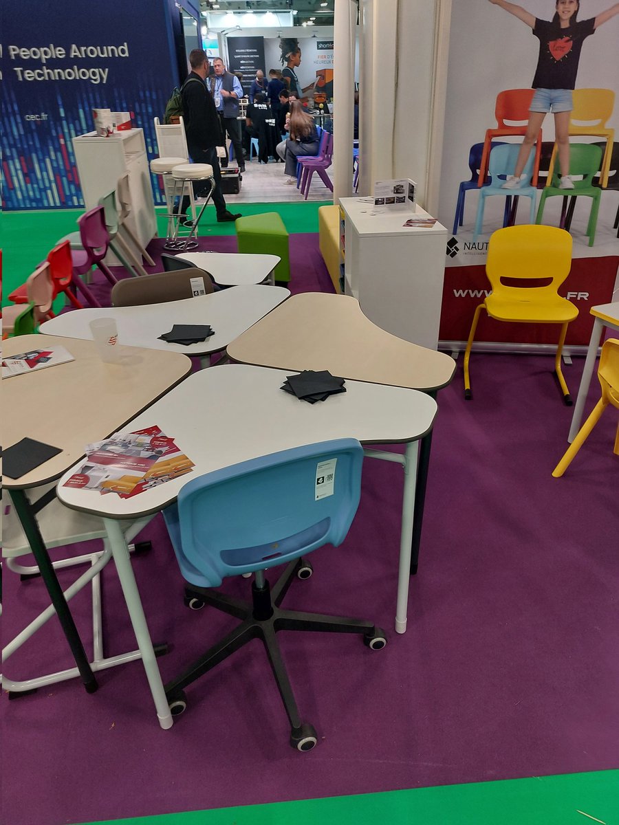 Salon @educatechexpo - recyclage des connaissances : nouvelles solutions technologiques, mobiliers flexibles, matériel de simulation didactique...