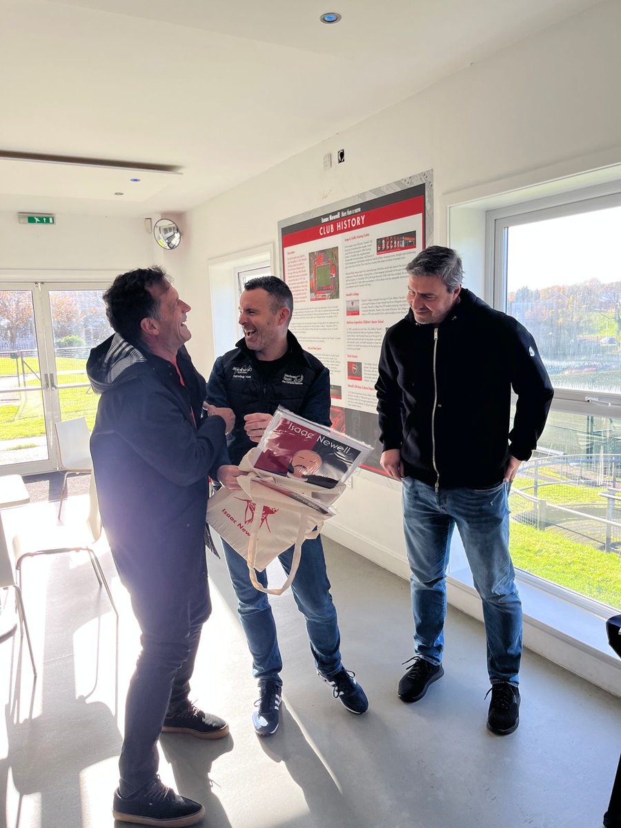 Newell's Old Boys - English News (@newells_en) on Twitter photo They were greeted in Kent by members of the <a href="/MedwaySport/">Medway Sport</a> team led by Jon Rye and also Adrian Pope (<a href="/IsaacStatue/">Vamos Newell's (Isaac Newell/Newell's Old Boys)</a>), an amateur historian who brought the story of Isaac Newell to his home country after discovering Newell's Old Boys while travelling in Argentina. They were greeted in Kent by members of the <a href="/MedwaySport/">Medway Sport</a> team led by Jon Rye and also Adrian Pope (<a href="/IsaacStatue/">Vamos Newell's (Isaac Newell/Newell's Old Boys)</a>), an amateur historian who brought the story of Isaac Newell to his home country after discovering Newell's Old Boys while travelling in Argentina.