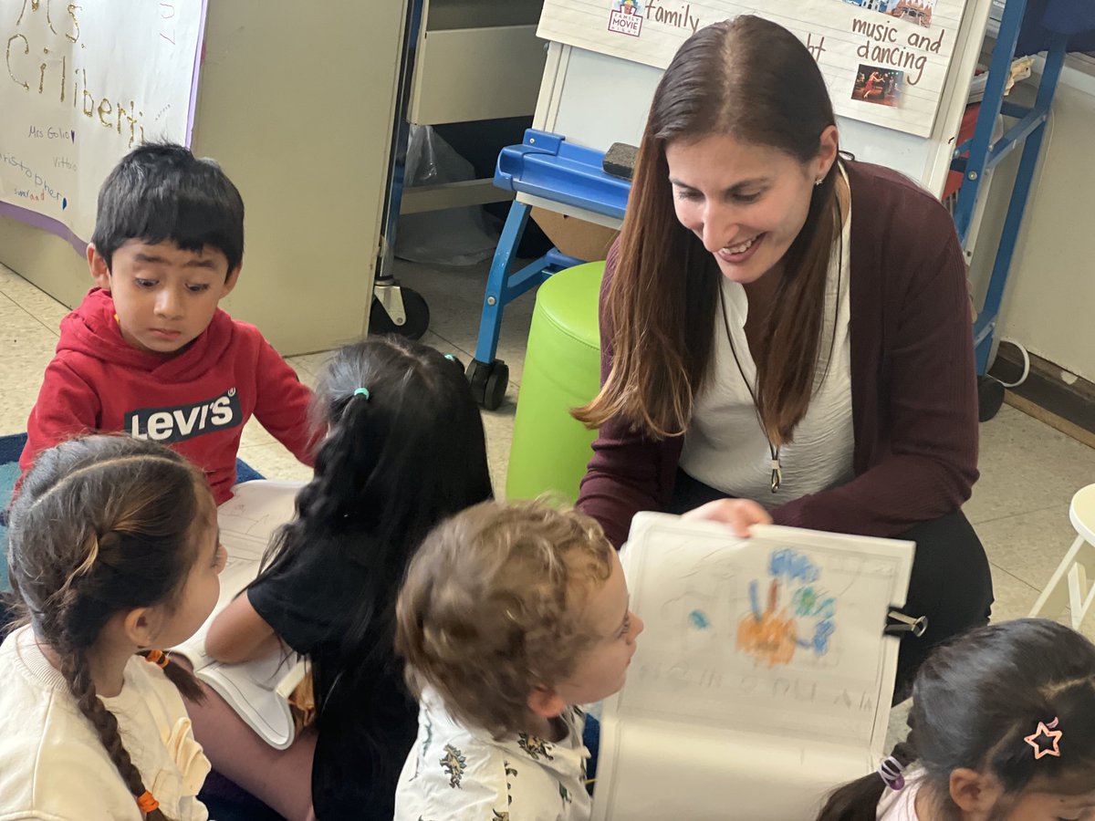 EMercadoAP's tweet photo. Kindergarten scholars proud of their writing!! ⁦@ParkPrinc⁩ #multipleliteracies https://t.co/PDpFbxXXof