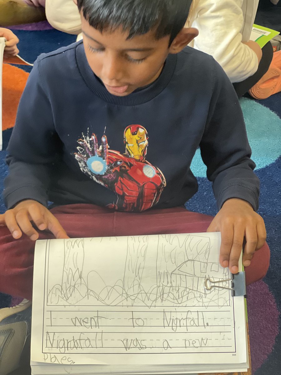 EMercadoAP's tweet photo. Kindergarten scholars proud of their writing!! ⁦@ParkPrinc⁩ #multipleliteracies https://t.co/PDpFbxXXof