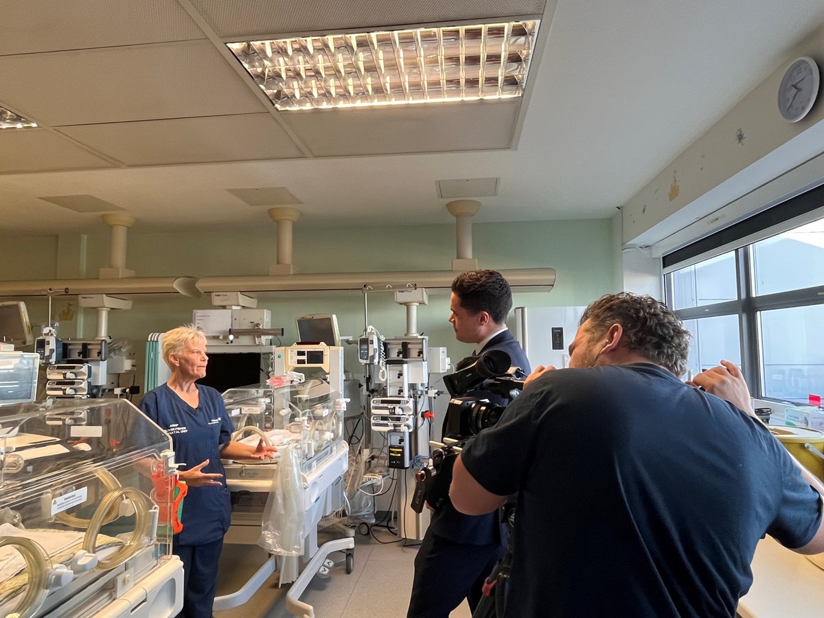 Watch @itvmeridian at 6pm to see when Lorraine Che, a student who was cared for on our neonatal intensive care unit 18 years ago, returned to thank staff who saved her life. medway.nhs.uk/news/student-r… #bestofcare #bestofpeople #Medway #Swale