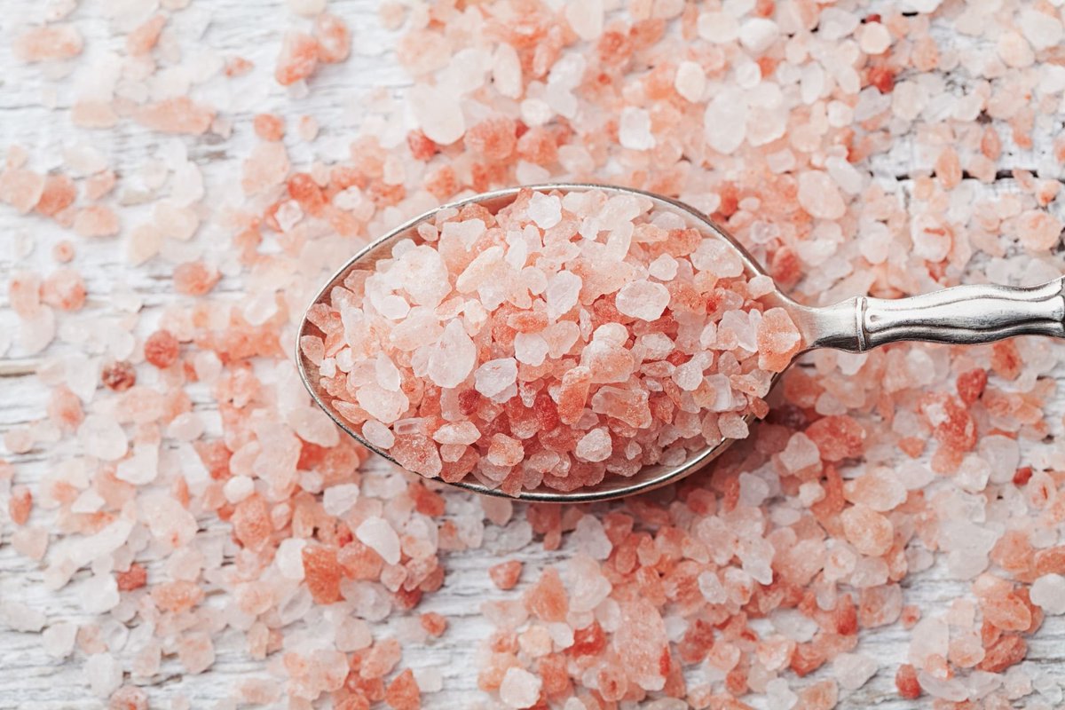 amerix's tweet image. What is the best salt?

The problem with modern table salt is that it contains:

- Microplastics
- Anti-caking agents
- Bleaching agents
- Sugar
- Additives

The best salt is Himalayan salt and Celtic sea salt.

They contain Sodium, chloride &amp;amp; other trace minerals.

#FoodFriday