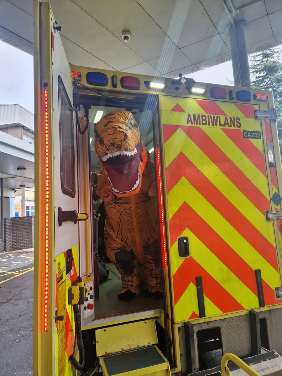 Bethan Osmundsen💙🌈 tweet media