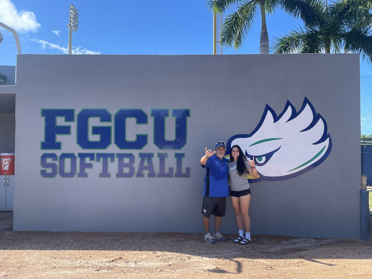 Julia Bacoulis tweet media