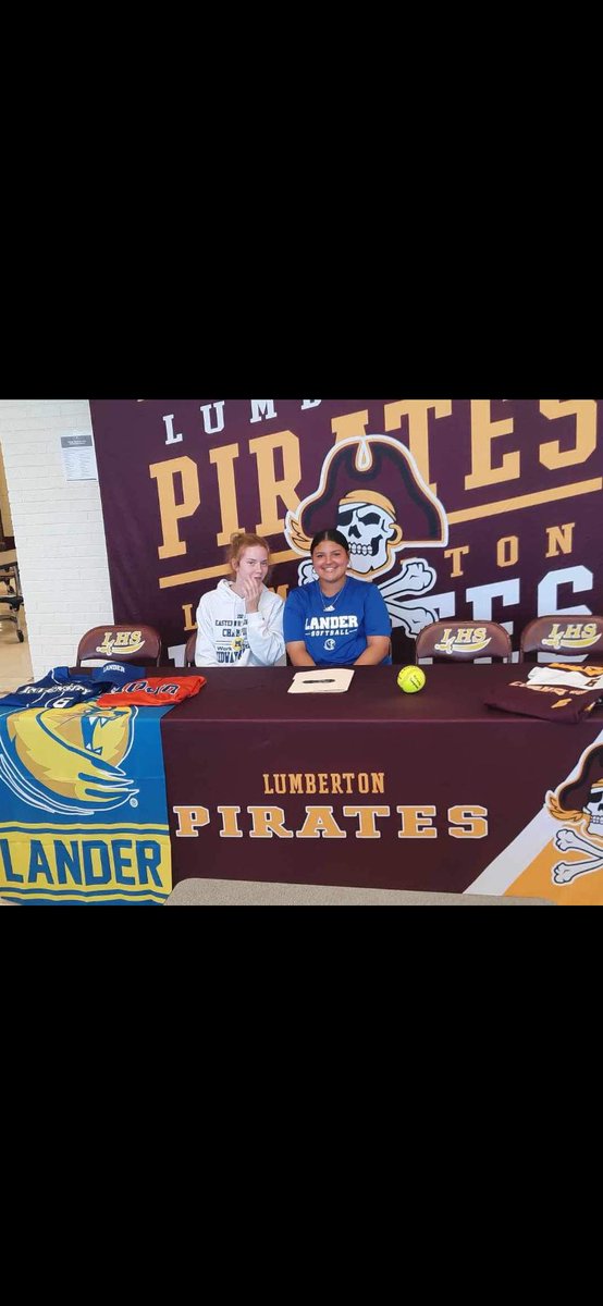 Congratulations to our 2024 Lander commit Halona S on her signing day