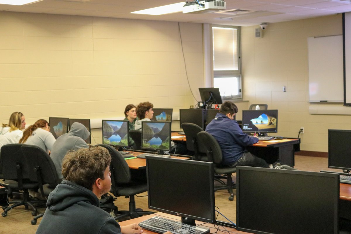 GCCCBroncbuster's tweet image. Alexis Saenz, Director of Human Resources/Payroll at GCCC, visited Dr. Ortega&apos;s Personal Finance class today. Students learned about health insurance and retirement accounts.

#COMMUNITYCollege
#FinanceClass💵
#ProducingPositiveContributors🎓