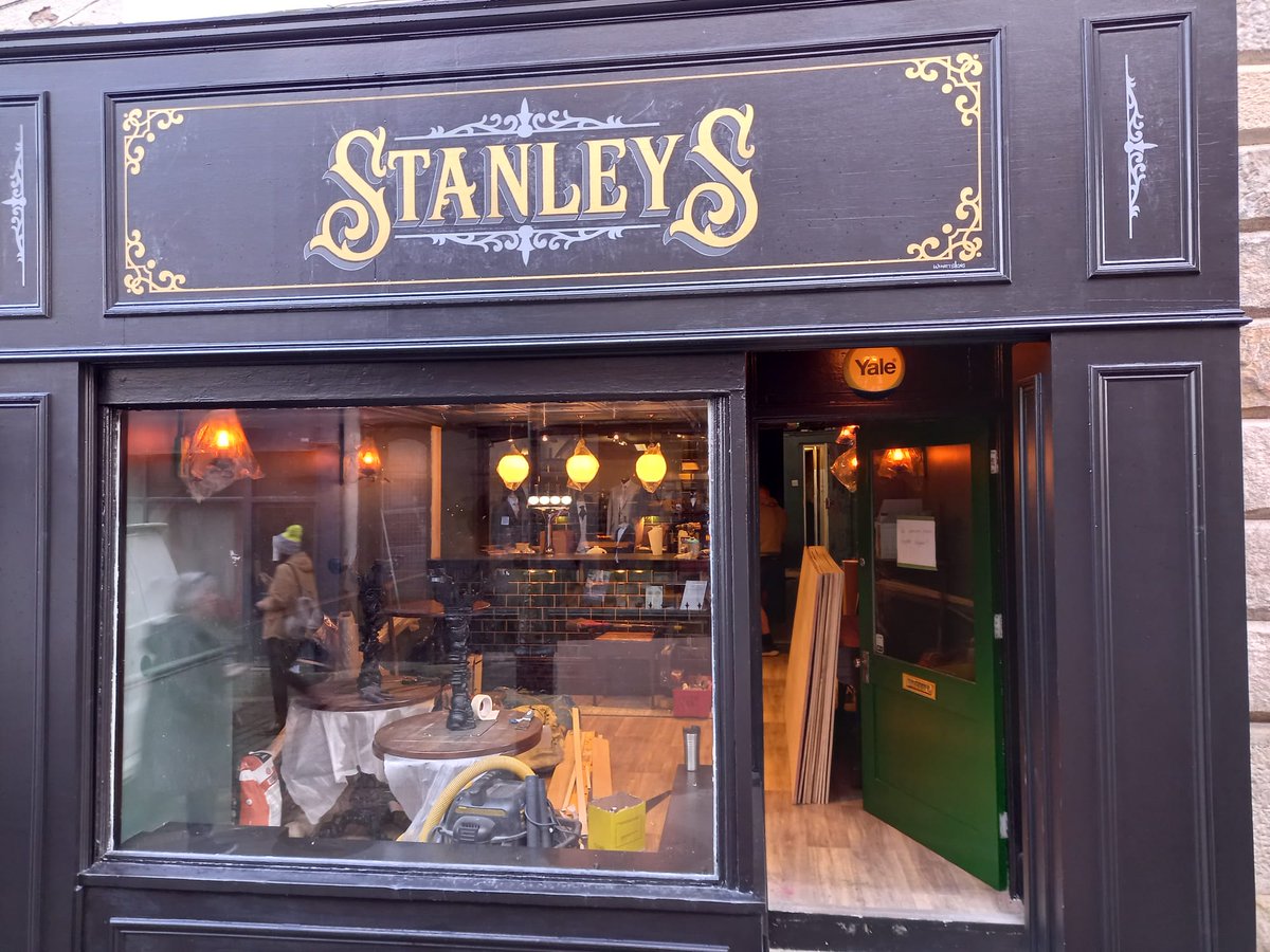 underbanks_sk's tweet photo. Check out this sneak peek of Stanley's, Little Underbank 👀

Opening 01/12/23 Stanley's will be serving up pizzas, fries, chicken wings &amp; bar snacks. They will also have a vast arrange of draught beers, bottled beers, spirits &amp; cocktails on offer!🍹
#RediscoveringTheUnderbanks https://t.co/80albBaLdC