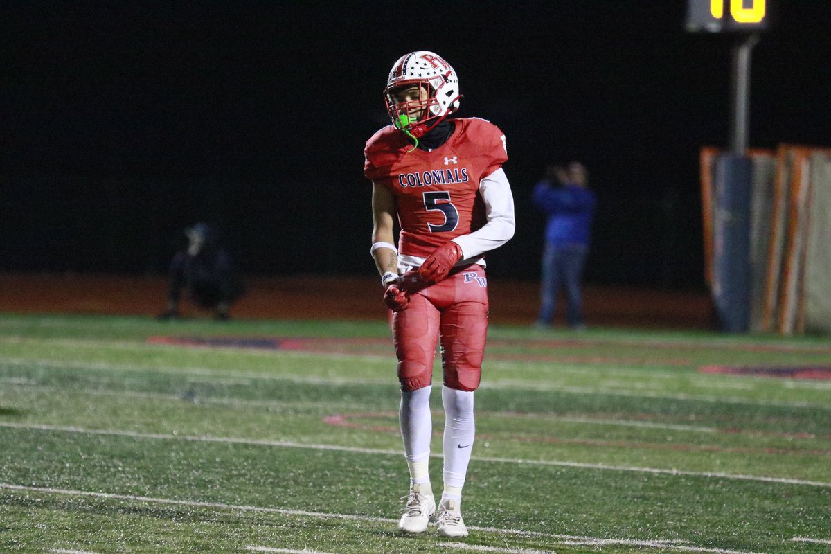 hudl.com/v/2MXQuf

Jr szn 
14 Catches
306 Rec. Yards
3 TDs 
14 Solo 
2 Assist
1 Int