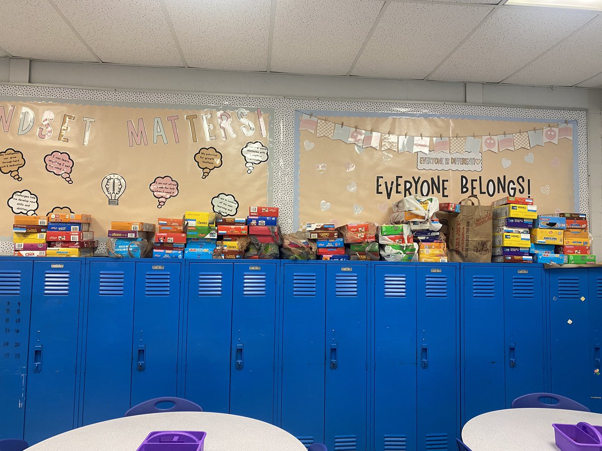 MrsSimmsCES's tweet photo. We have been collecting cereal boxes for @daretocarefb and have 213 so far! Way to go Chargers 🐴💙💛 @PrincipalBurns https://t.co/6xVDasDtfL