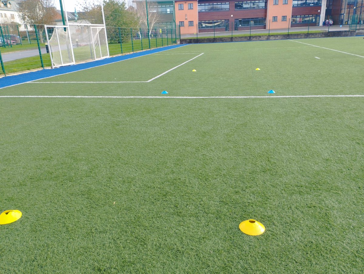 RossiterPaddy's tweet photo. Something a little different for the pupils of 5th and 6th class in @Bunscoilloreto today for science week. Intro to some jumping, speed and agility testing. Great fun and serious competition all round.. @NaomhEannaGAA @wexgaacoaching https://t.co/hUIcaN4XTH