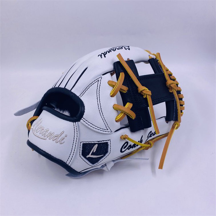 Llerandi Gloves tweet media