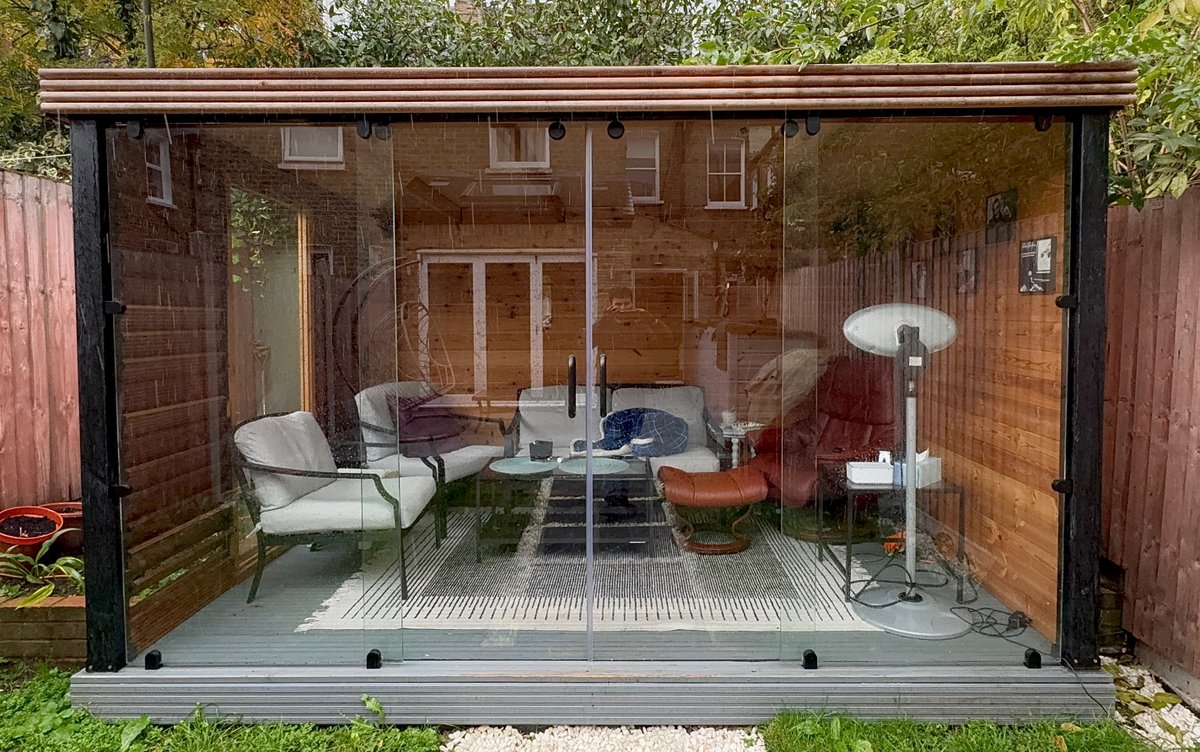 london_glass's tweet image. Custom made glass sliding doors ✨

Dm us 📩 with any queries or for quotes.

For more content:
Follow us @londonglasscentre
Visit: londonglasscentre.net

#partitionglass #glassforsale #slidingdoors #bespoke #modern #toughenedglass #interiordesign #londonglasscentre #partition