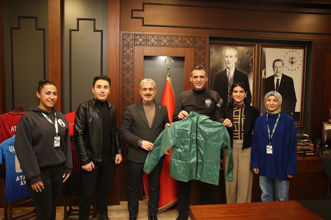 zafersahin571's tweet image. Van İl Emniyet Müdürü Sn. @ayd_atanur ‘u, Van Yeşilay Şube Yönetim Kuruluyla ziyaret ettik.

@1920yesilay’a bağımlılıkla mücadelede her türlü desteği vereceklerini söyleyerek, bizi ağırladıkları için teşekkür ederiz.

@TC_icisleri @tcvanvaliligi @VanEmniyetMud #vanyesilay