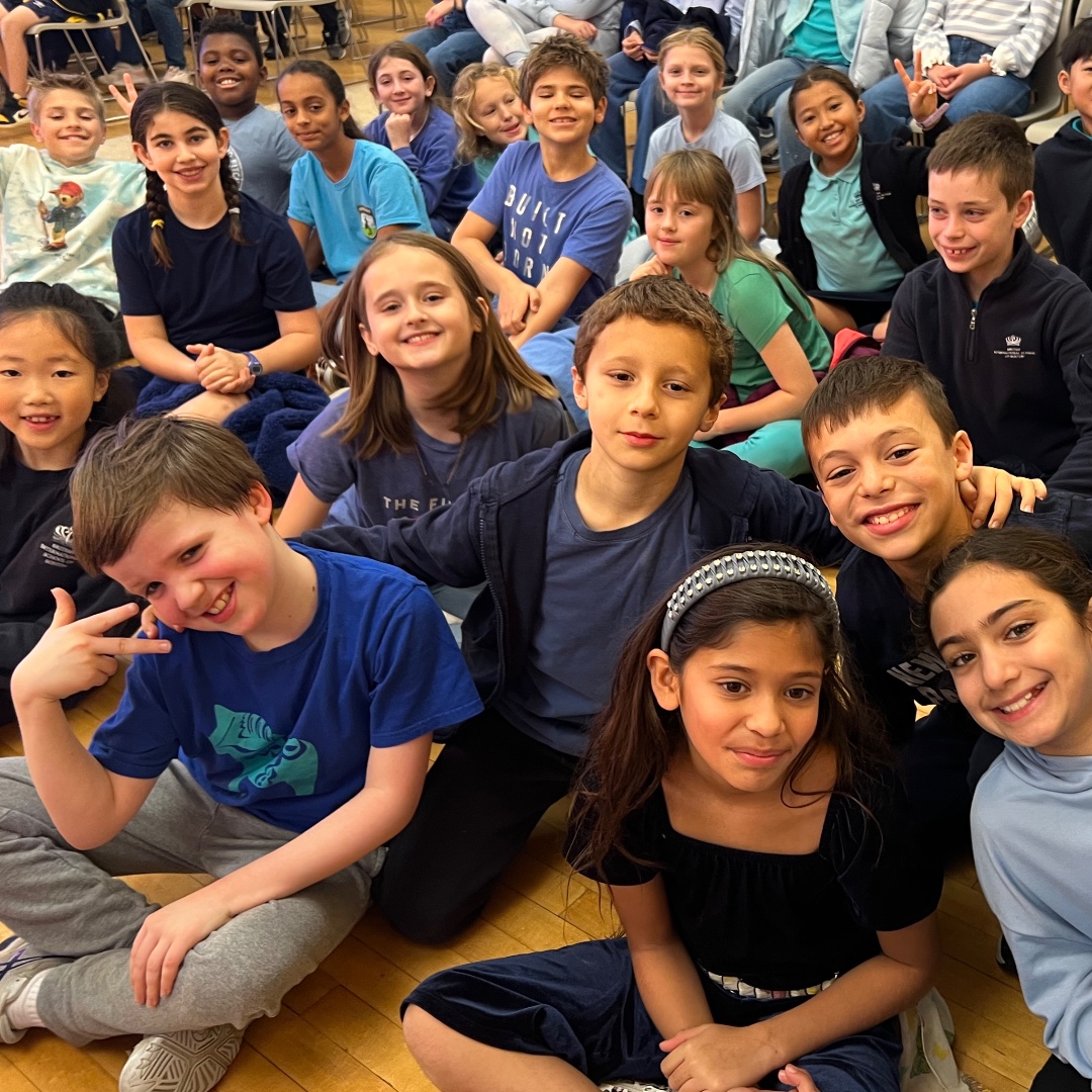 BISB_School's tweet image. 💙 Supporting #WorldChildrensDay! #BISB students unite in blue, standing up for every child's rights with @UNICEF – for every child, every right!
#NAEUnicef #NAEWorldChildrensDay #NAETheAmericas