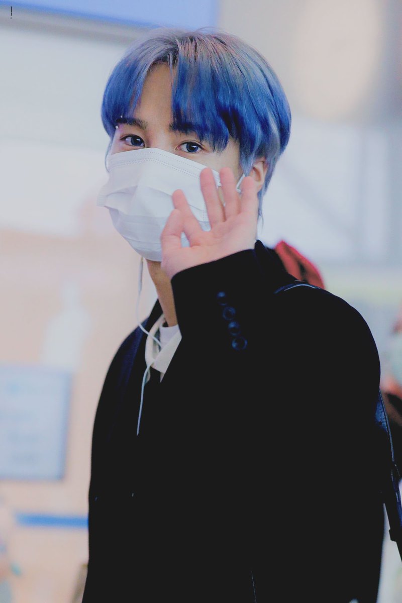 _LOVE_MOMENT's tweet photo. 231117 ICN

🫳🏻🫳🏻
🐰🐰

#VAV #브이에이브이 
#AYNO #에이노 #노윤호 https://t.co/ap95eOPHLV