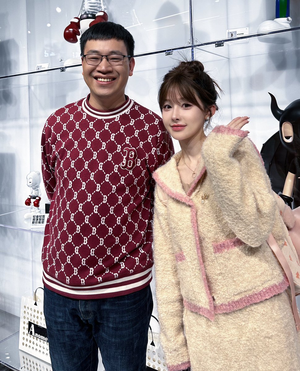 完成了在成都一整天的主持以后 坐风火轮刚刚落地杭州了… 因为明天还要早起主持另一场活动 
兄弟们 有没有提神的保健品推荐一下  不要红牛😖 https://t.co/iITJoWkx00