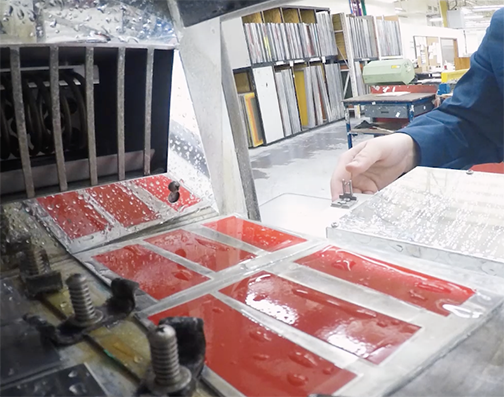 RomoGraphics's tweet photo. Continue reading about the history of Romo throughout the 1990s on our recent blog, Digital Transition ➡️  https://t.co/22pgOOyfOl

#RomoDurableGraphics #70YearAnniversary #DurableGraphics #Engineering #Durabillity #Blog https://t.co/QLQ2duWY5K
