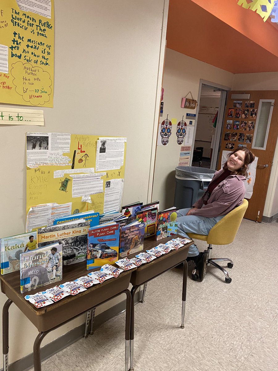MsAcostaLISD's tweet photo. Our reading activity from Navarro’s Literacy Night last night! Student’s read a bilingual book to identify cognates. Great idea @JulayneWilliams !! #NAVProud https://t.co/54jH8M2osn